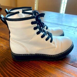 Girls youth Steve Madden size 4 boots combat boots